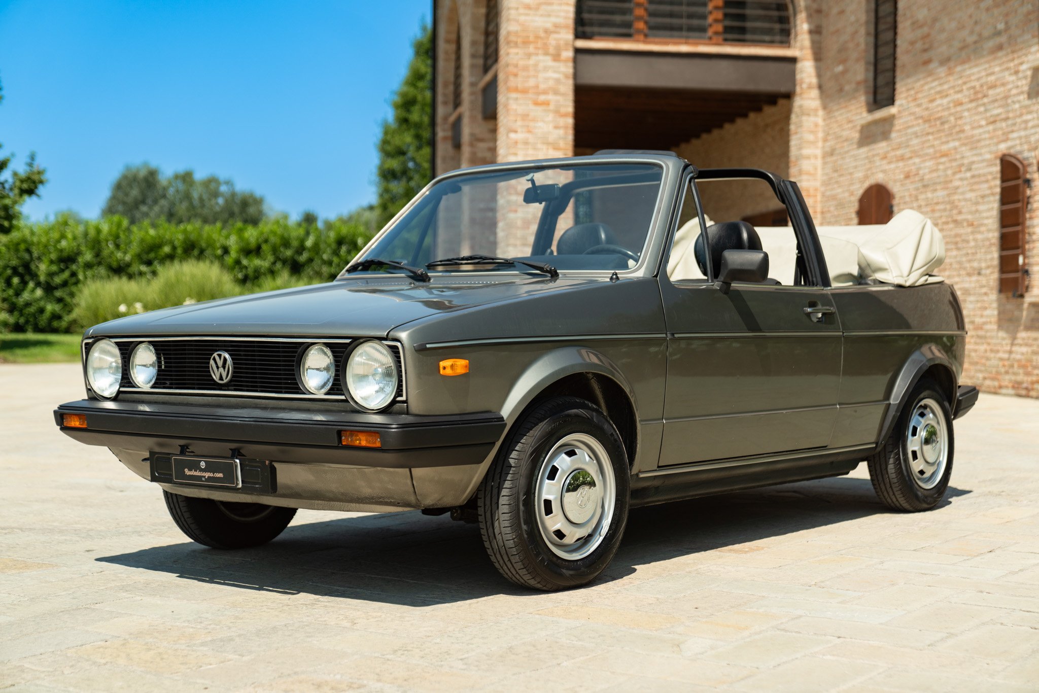 Volkswagen GOLF MK1 CABRIOLET 