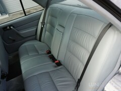 Mercedes Benz  190 E 2.3