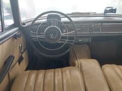 Mercedes Benz 220 SE