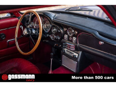 Aston Martin DB6 Vantage Sports Saloon 