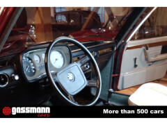 BMW E3 3.0 Li mit Schiebedach 