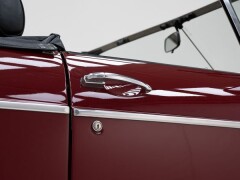 MG B \'74 