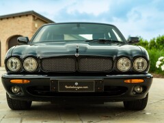 Jaguar XJR 