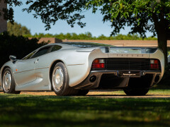 Jaguar XJ 220 