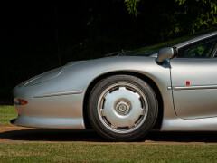 Jaguar XJ 220 